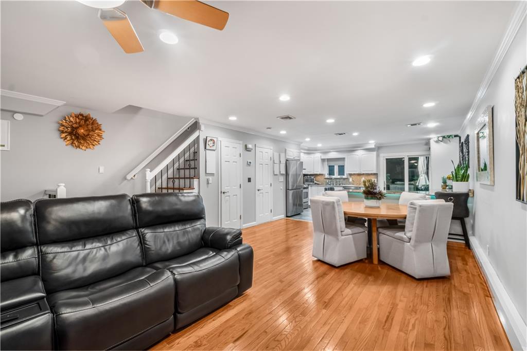 124 North Drive Staten Island NY 10305