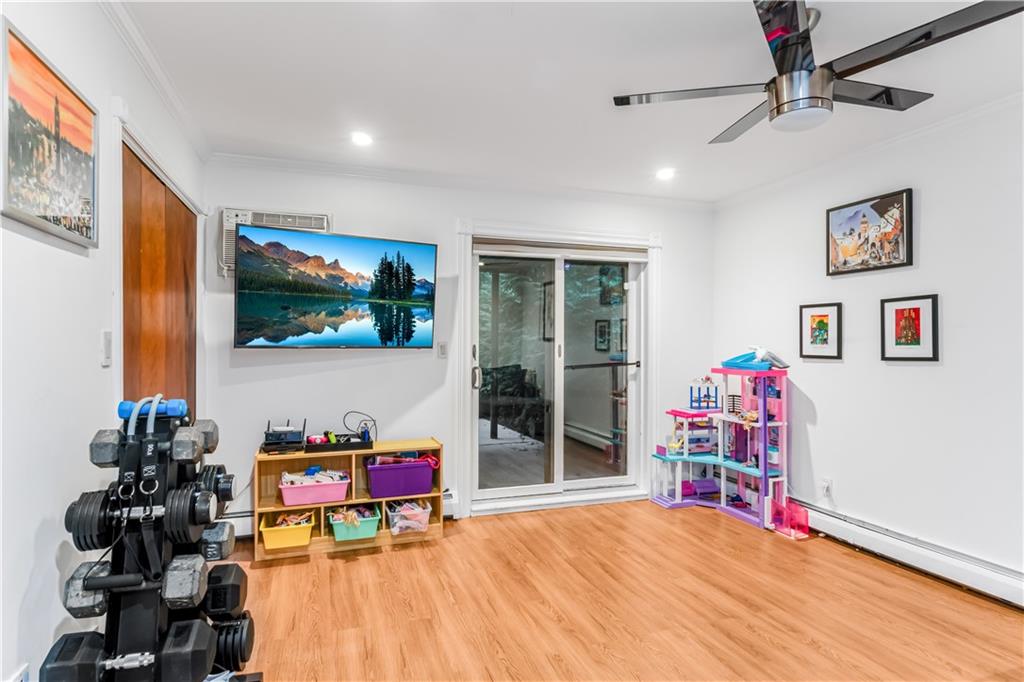 124 North Drive Staten Island NY 10305