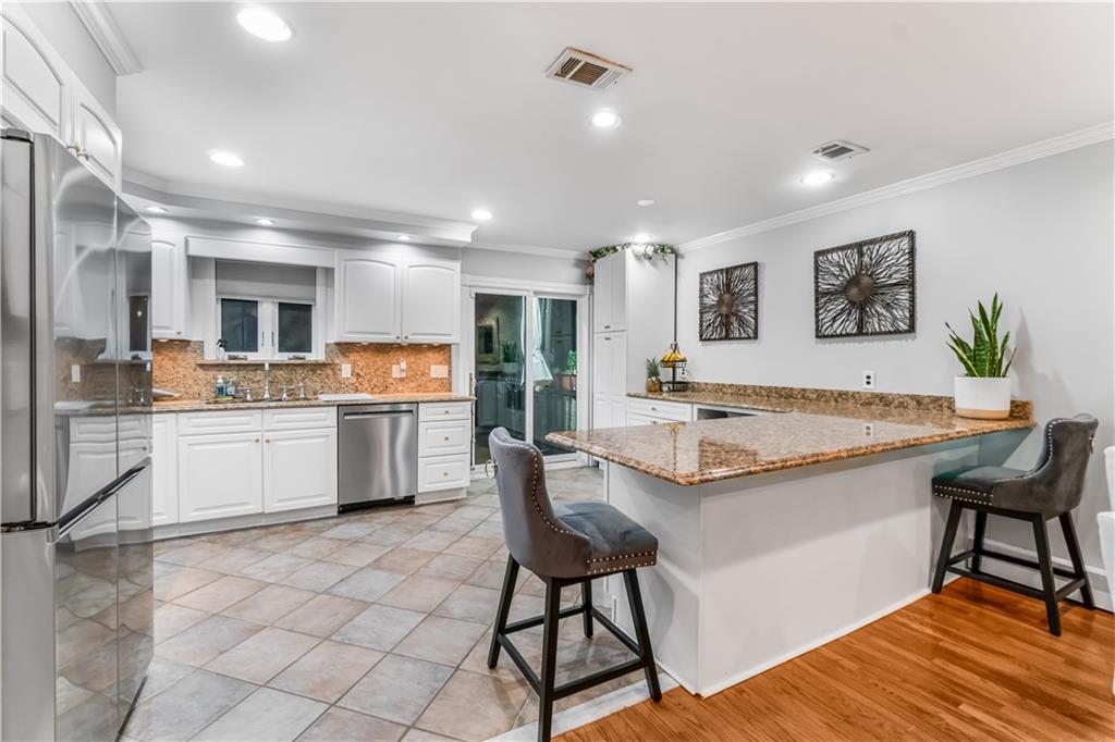 124 North Drive Staten Island NY 10305