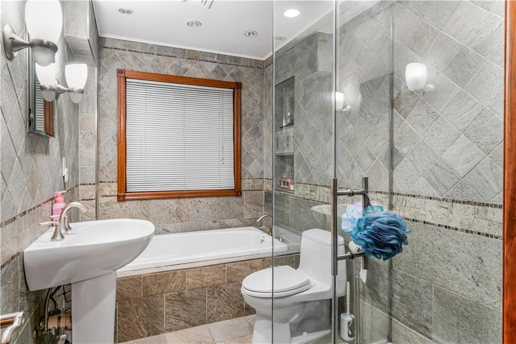 124 North Drive Staten Island NY 10305