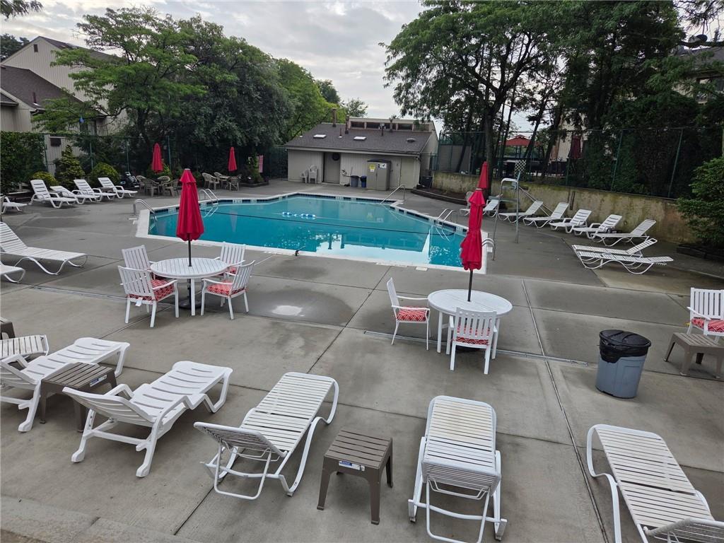 124 North Drive Staten Island NY 10305
