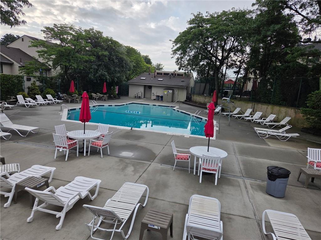 124 North Drive Staten Island NY 10305