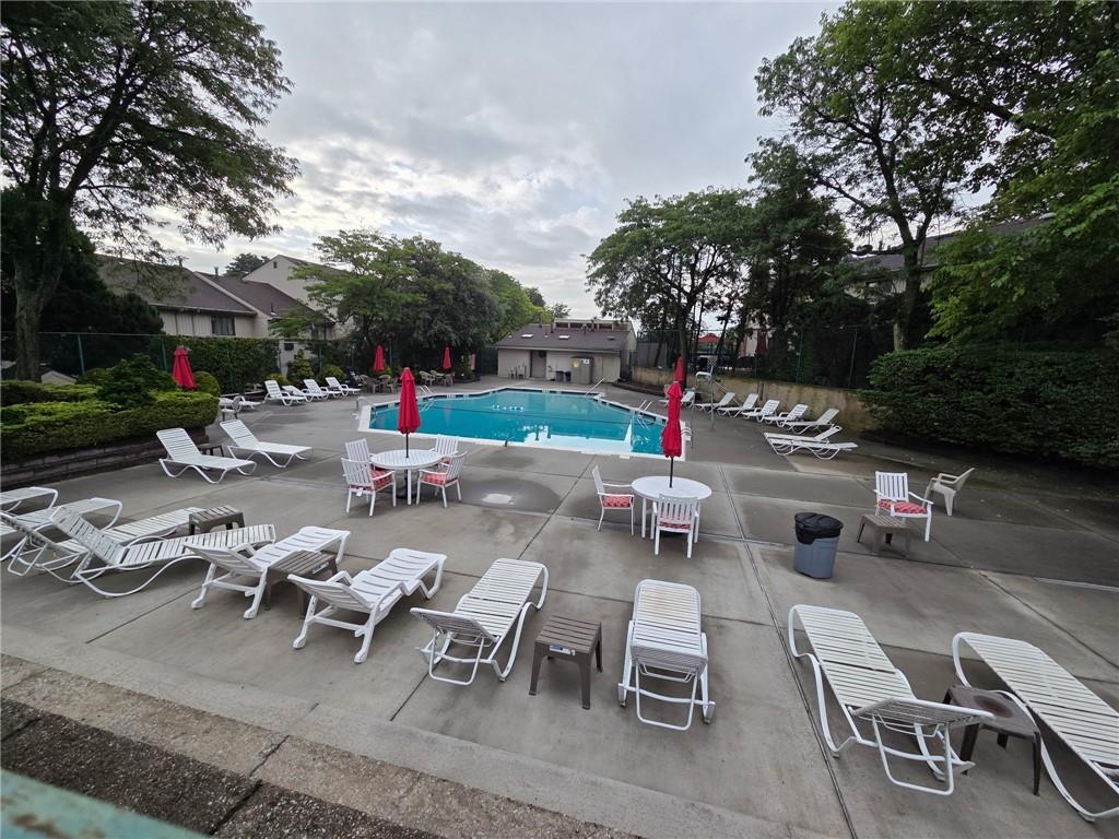 124 North Drive Staten Island NY 10305