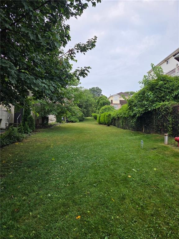 124 North Drive Staten Island NY 10305