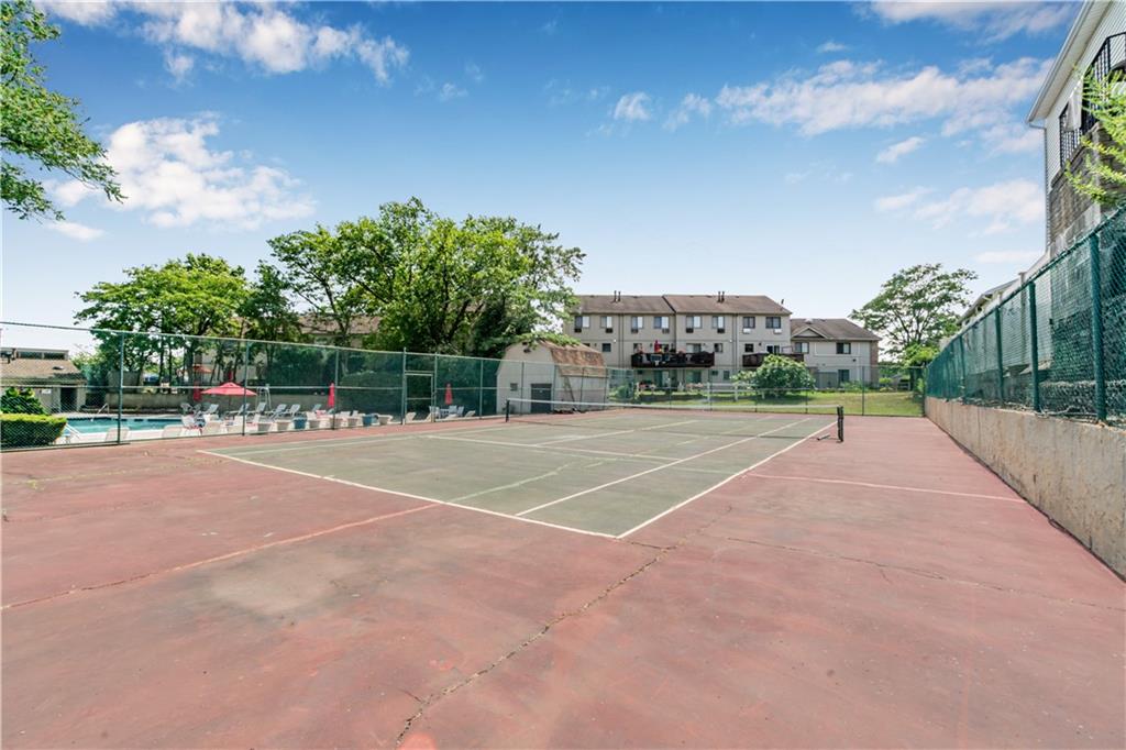 124 North Drive Staten Island NY 10305