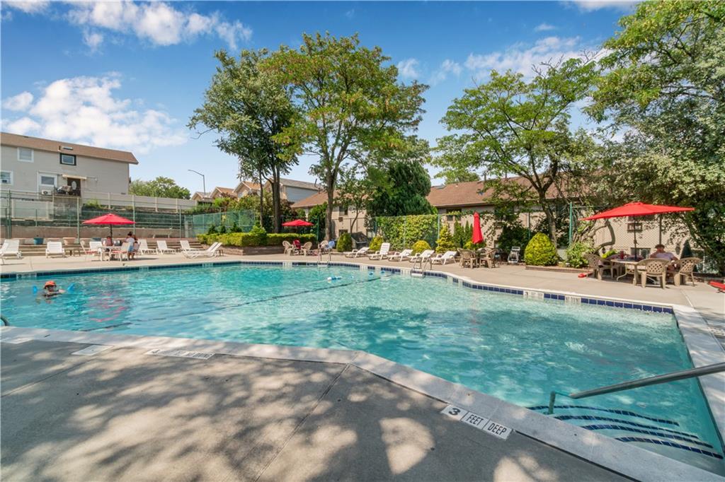 124 North Drive Staten Island NY 10305