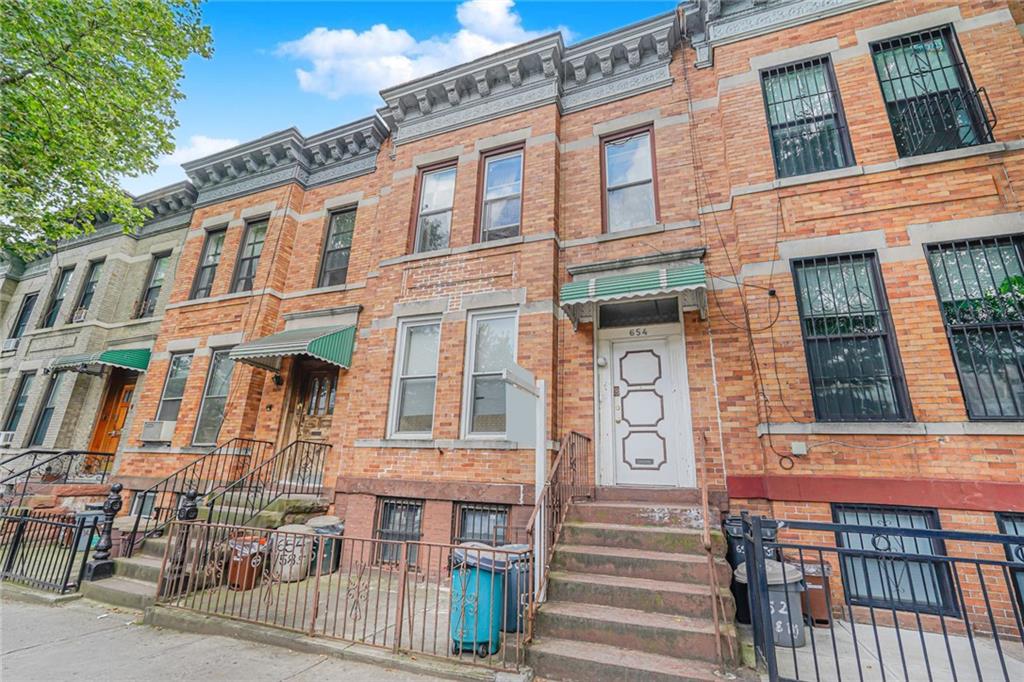 654 58th Street Sunset Park Brooklyn NY 11220