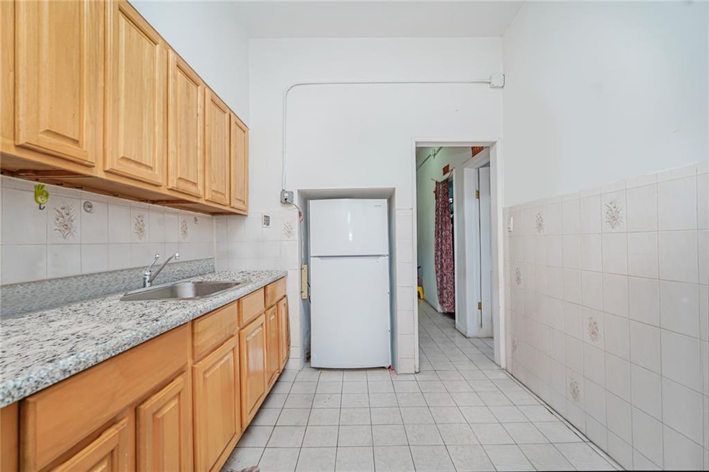654 58th Street Sunset Park Brooklyn NY 11220