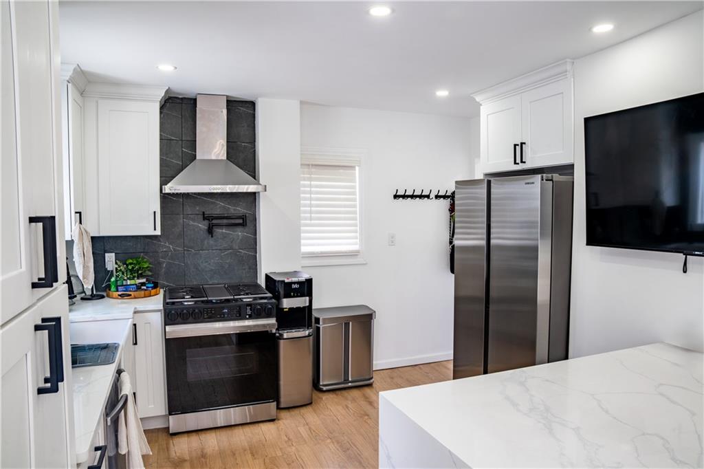 149 Emory Road Out of NYC Mineola NY 11501