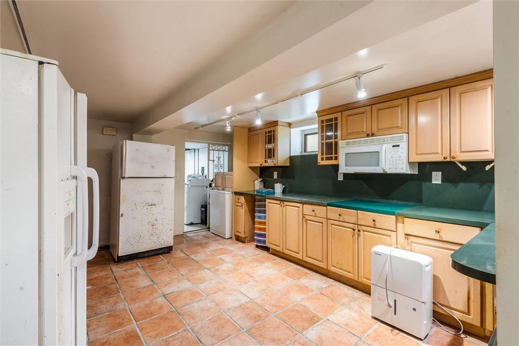 7844 86th Street Glendale Glendale NY 11385