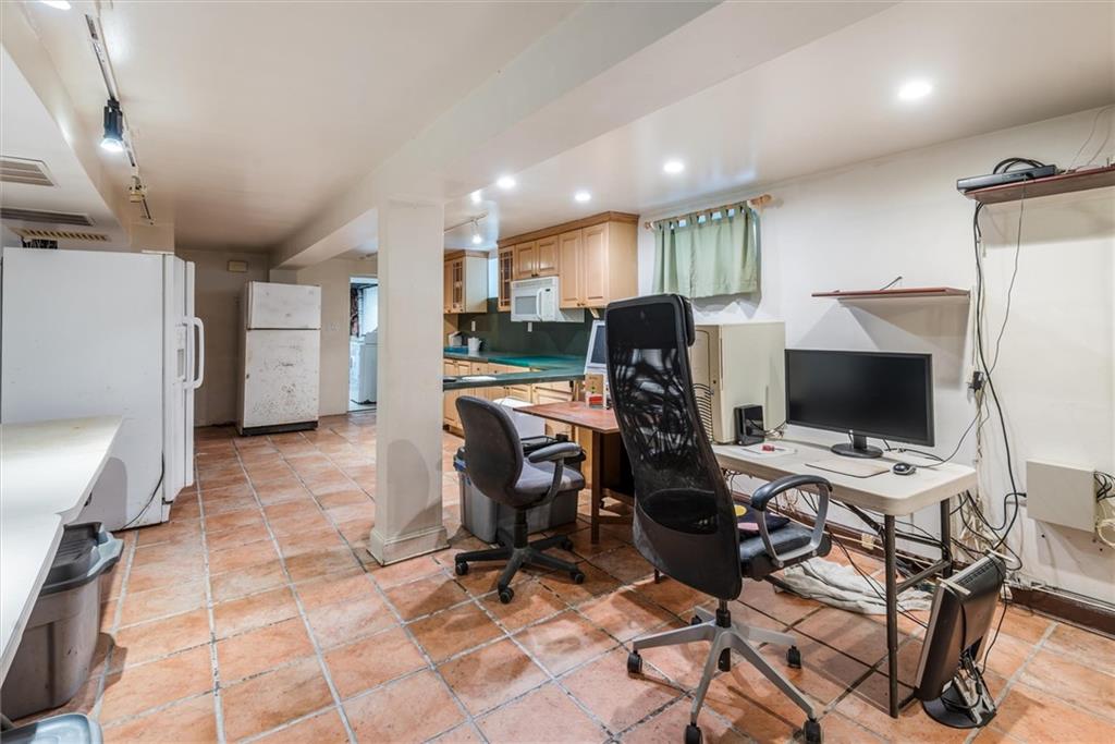 7844 86th Street Glendale Glendale NY 11385