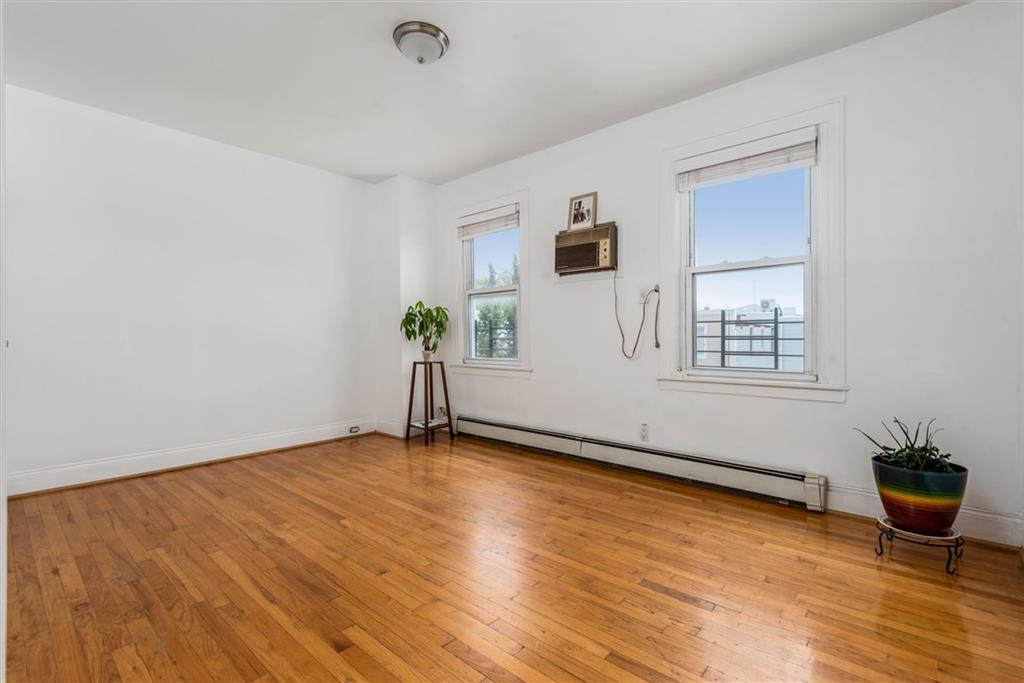 7844 86th Street Glendale Glendale NY 11385