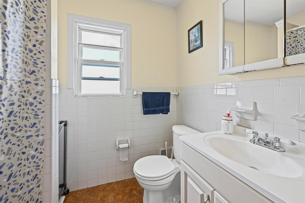 456 Beach 145th Street Neponsit Queens NY 11694