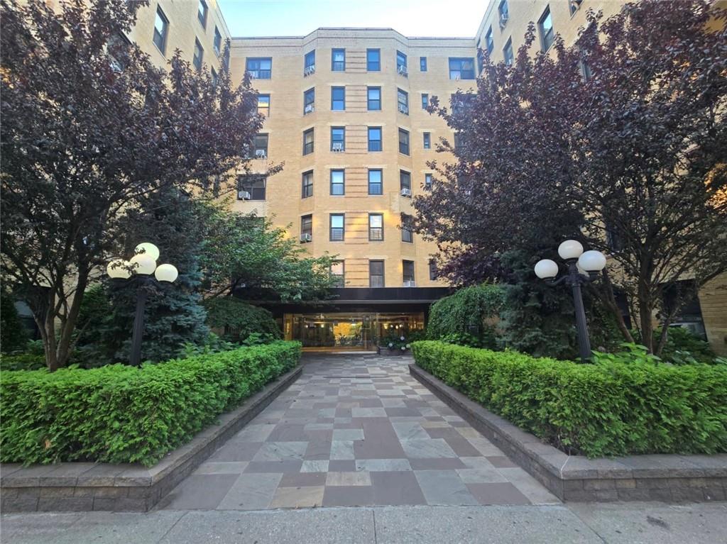 2 West End Avenue Manhattan Beach Brooklyn NY 11235