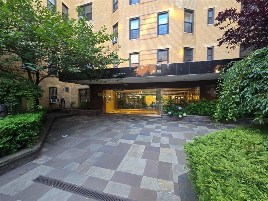 2 West End Avenue Manhattan Beach Brooklyn NY 11235