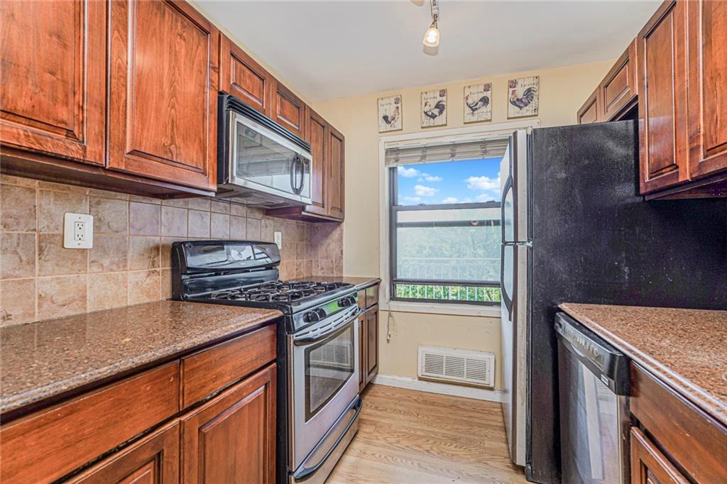 1100 Clove Road Staten Island NY 10301