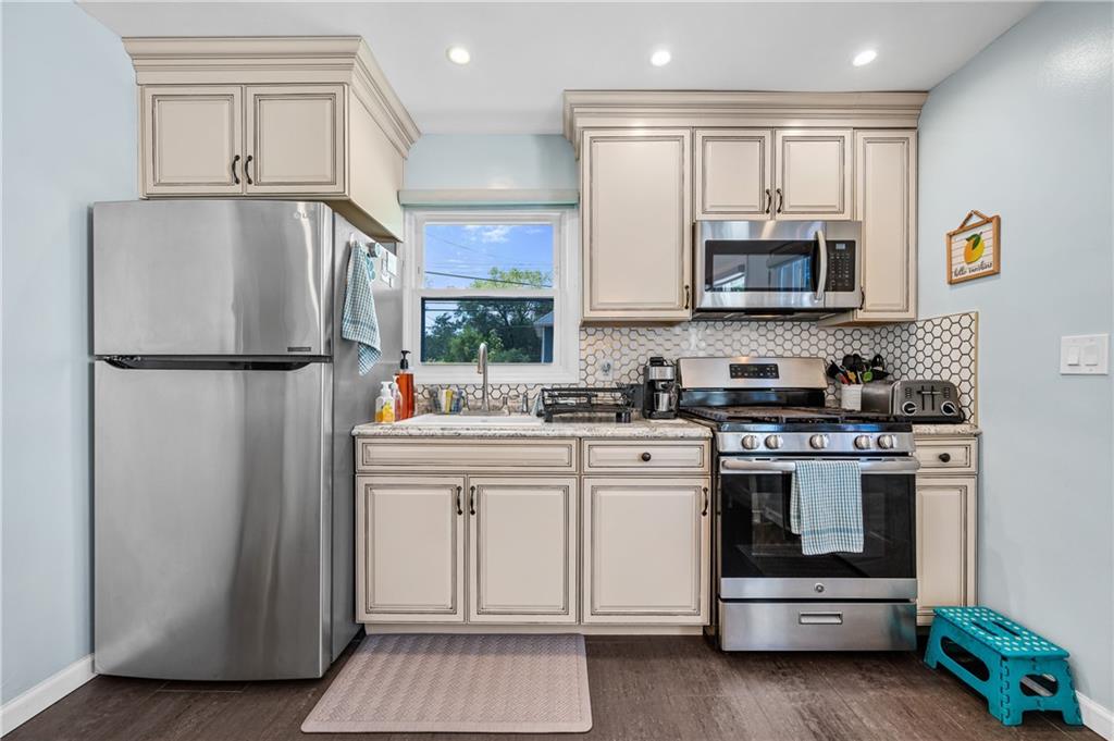 325 College Avenue Westerleigh Staten Island NY 10314