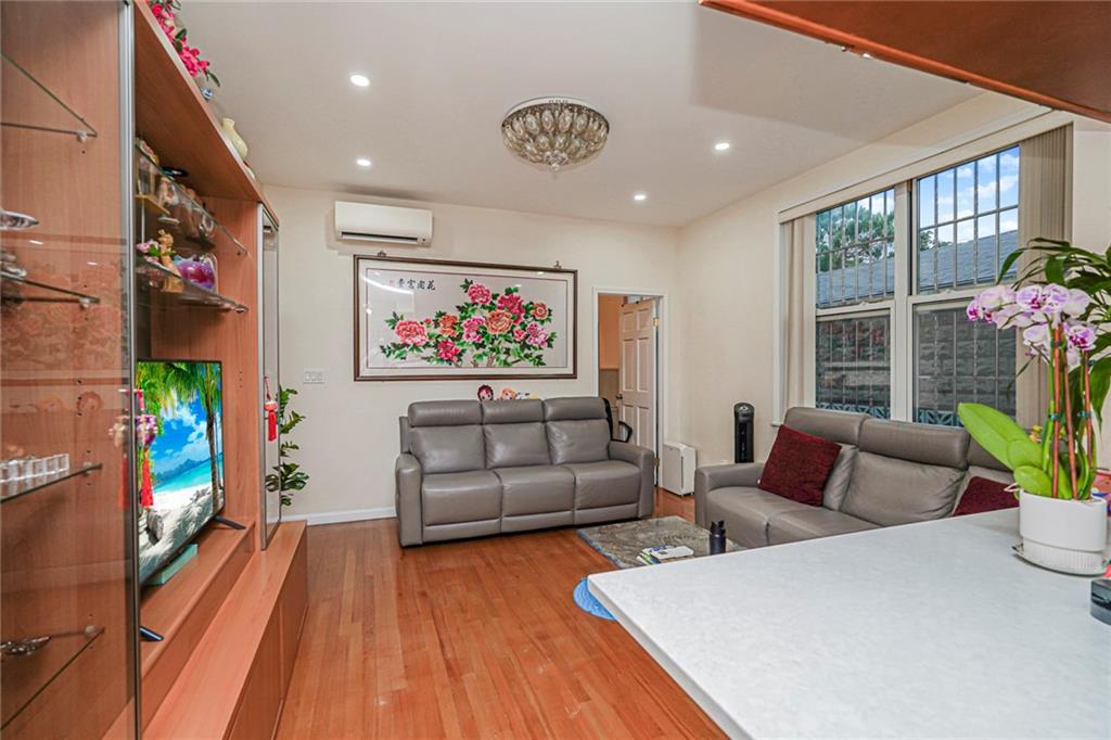72 Bay 38th Street Gravesend Brooklyn NY 11214