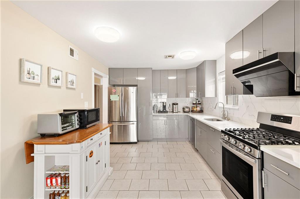 62 Dexter Avenue Woodrow Staten Island NY 10309