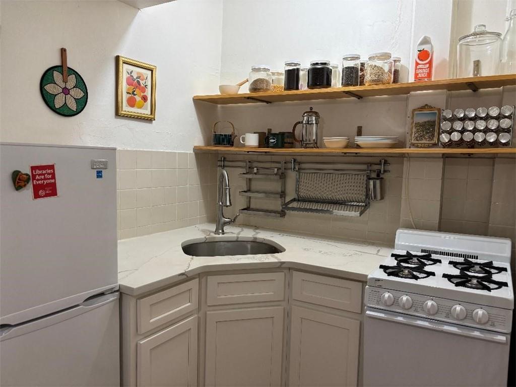 39-20 52nd Street Sunnyside Sunnyside NY 11377