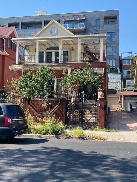 34 Amherst Street Manhattan Beach Brooklyn NY 11235