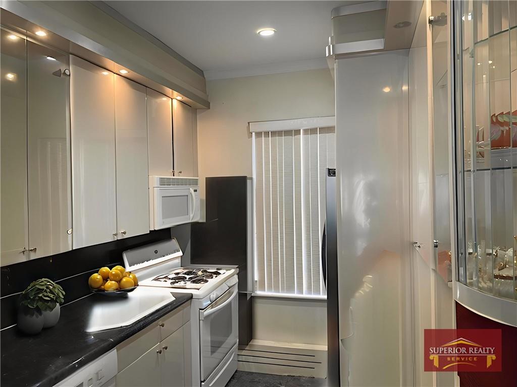 34 Amherst Street Manhattan Beach Brooklyn NY 11235