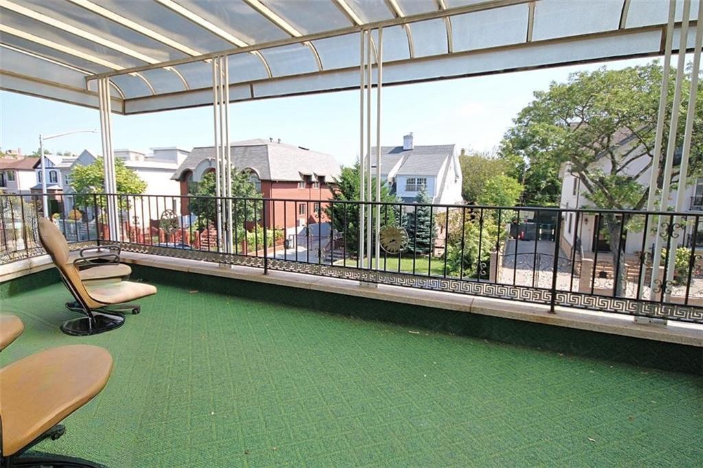 34 Amherst Street Manhattan Beach Brooklyn NY 11235