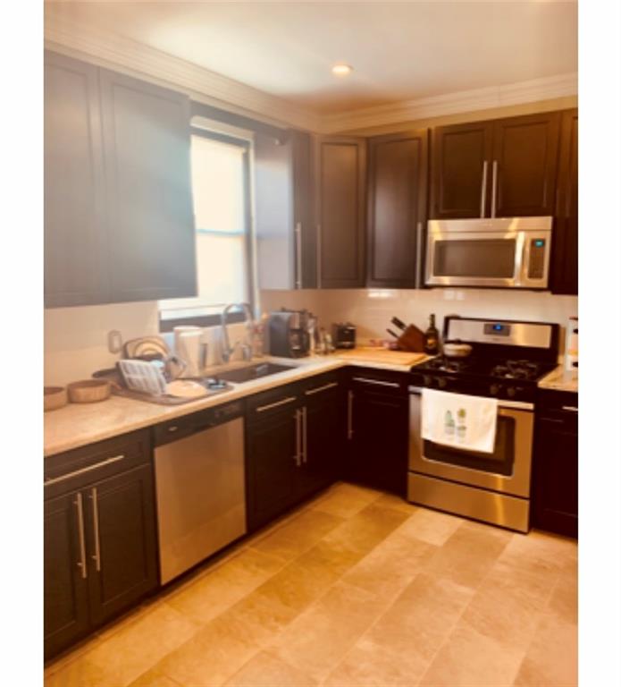 621 Metropolitan Avenue Staten Island NY 10301