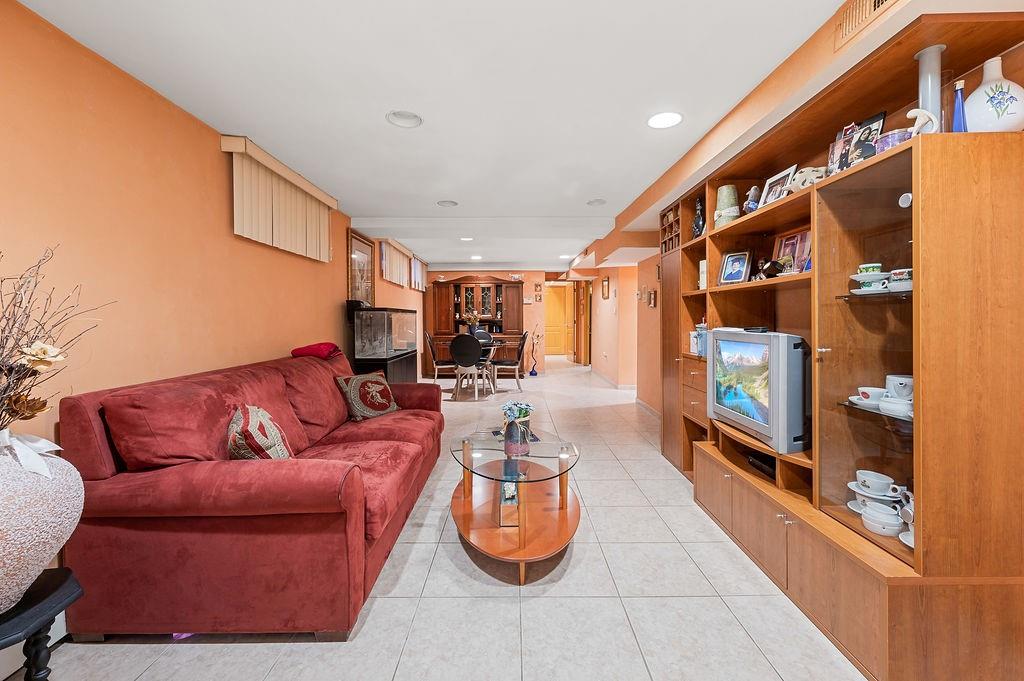 7325 14th Avenue Bensonhurst Brooklyn NY 11228