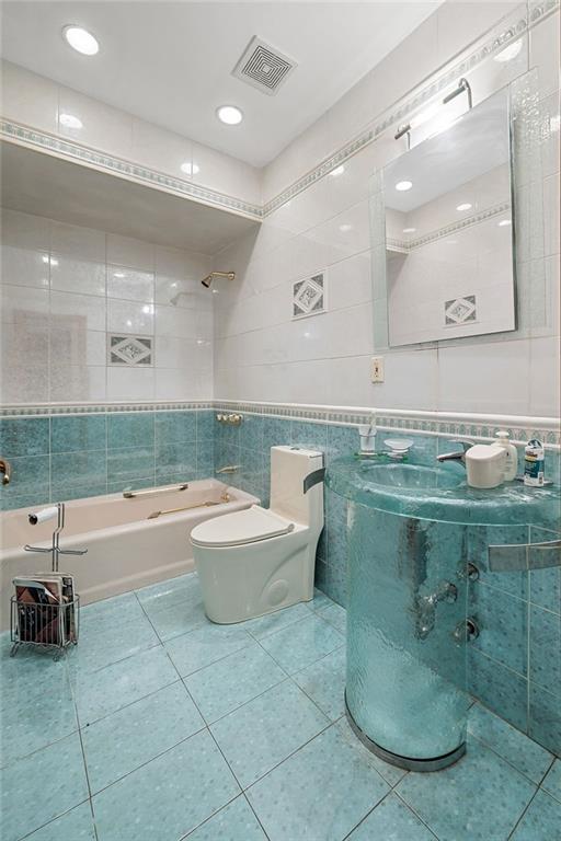 7325 14th Avenue Bensonhurst Brooklyn NY 11228