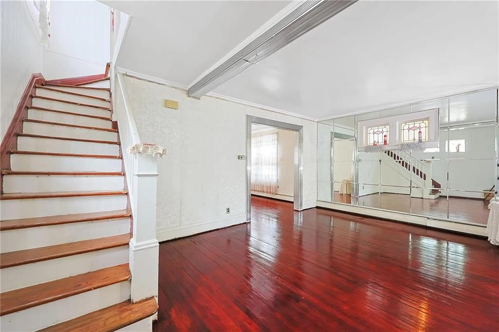 19512 McLaughlin Avenue Jamaica Estates Holliswood NY 11423