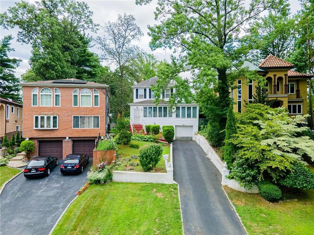 19512 McLaughlin Avenue Jamaica Estates Holliswood NY 11423