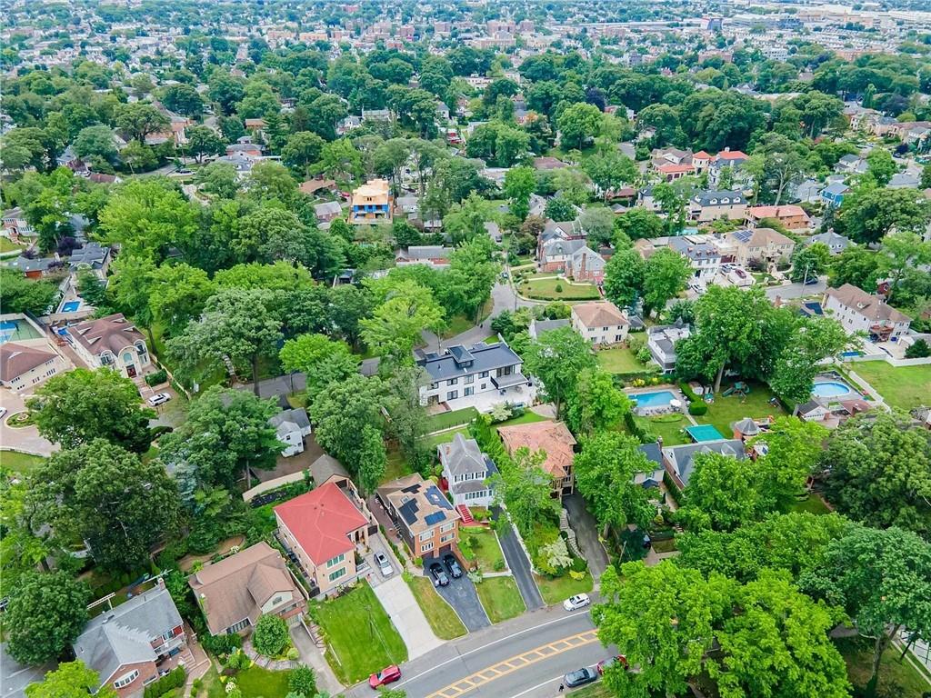 19512 McLaughlin Avenue Jamaica Estates Holliswood NY 11423