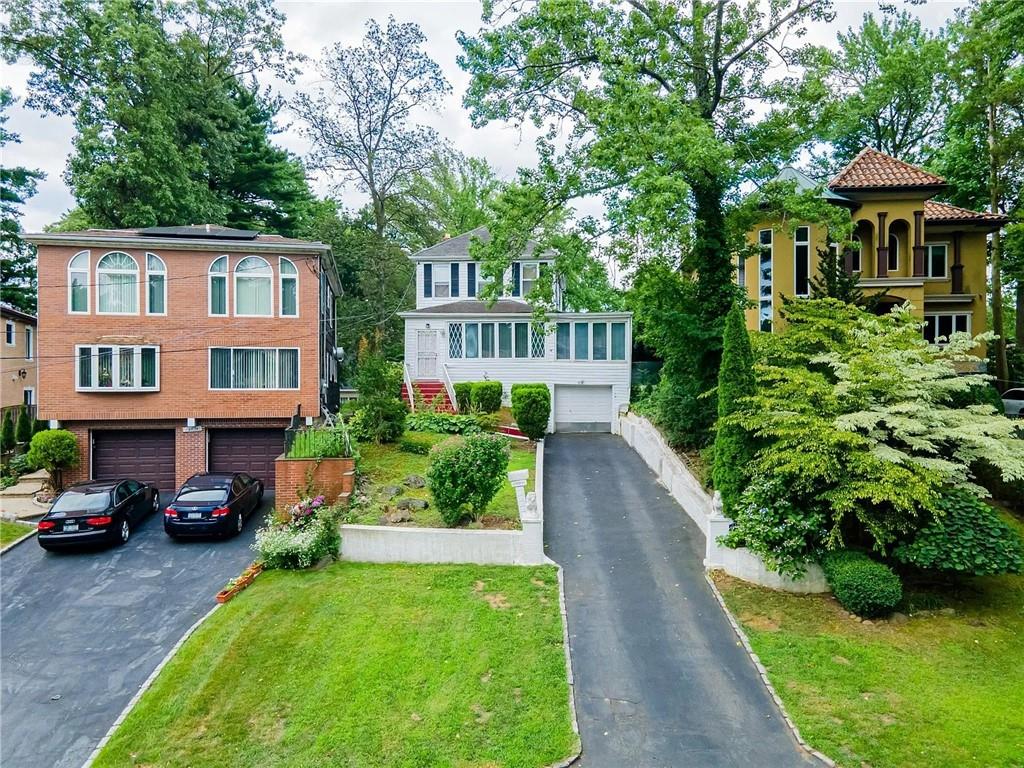 19512 McLaughlin Avenue Jamaica Estates Holliswood NY 11423