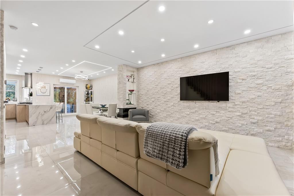 149 Pembroke Street Manhattan Beach Brooklyn NY 11235
