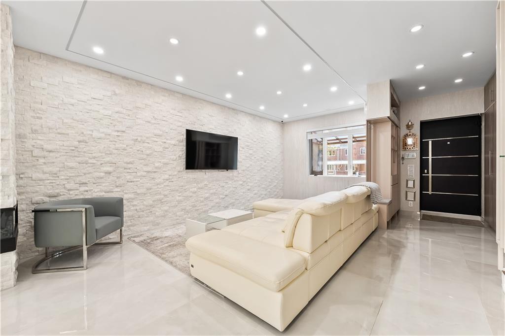 149 Pembroke Street Manhattan Beach Brooklyn NY 11235