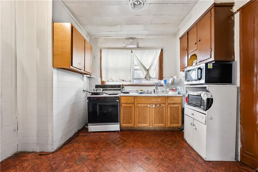 407 East 4th Street Kensington Brooklyn NY 11218