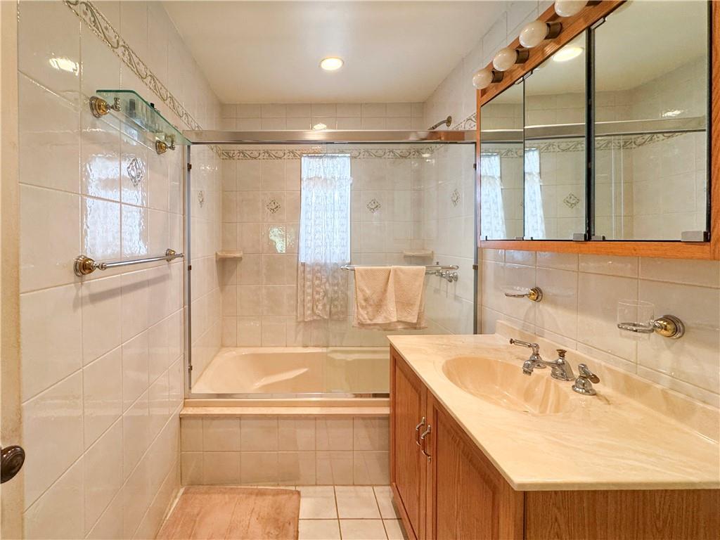 6073 71st Street Maspeth Maspeth NY 11378