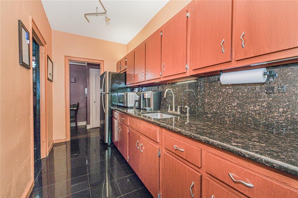 9524 Fort Hamilton Parkway Bay Ridge Brooklyn NY 11209