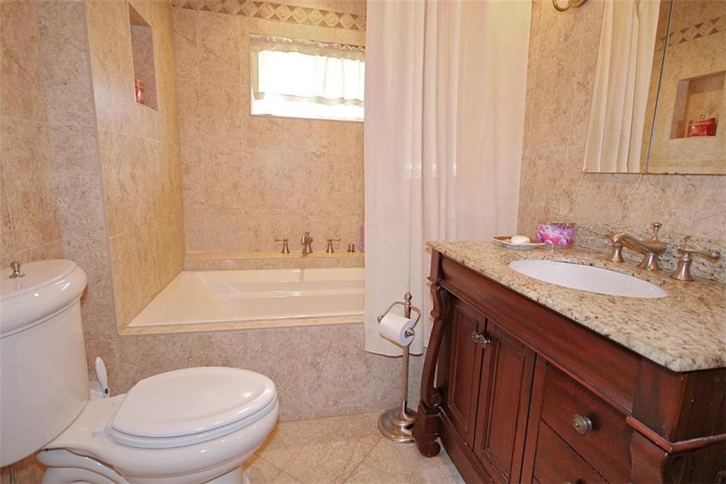 175 Amber Street Richmond Town Staten Island NY 10306