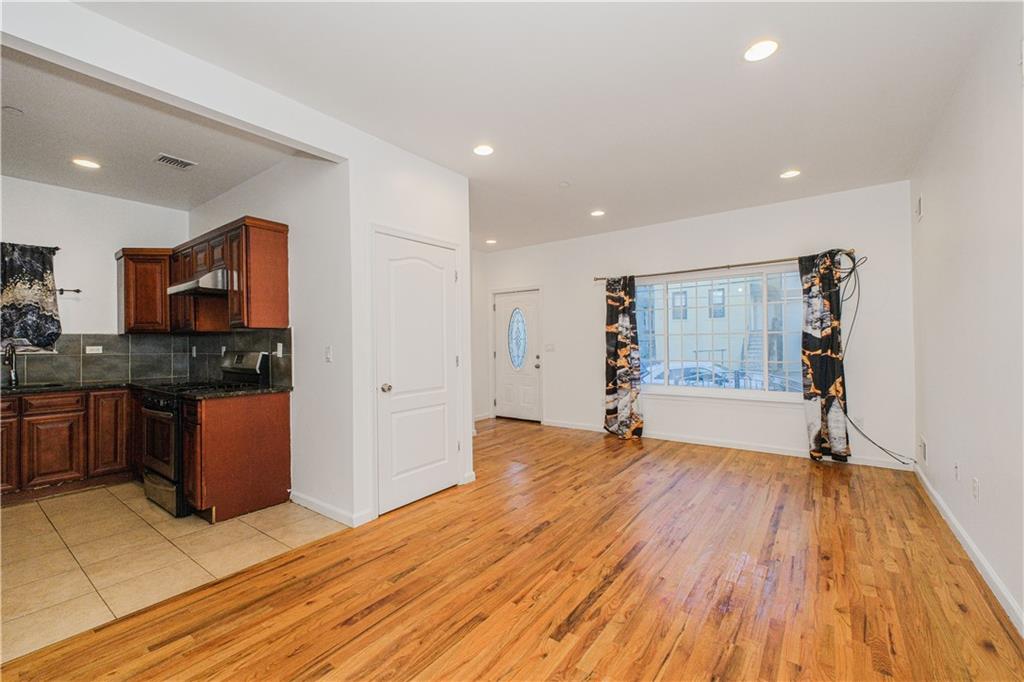 29 Stanley Avenue Tompkinsville Staten Island NY 10301