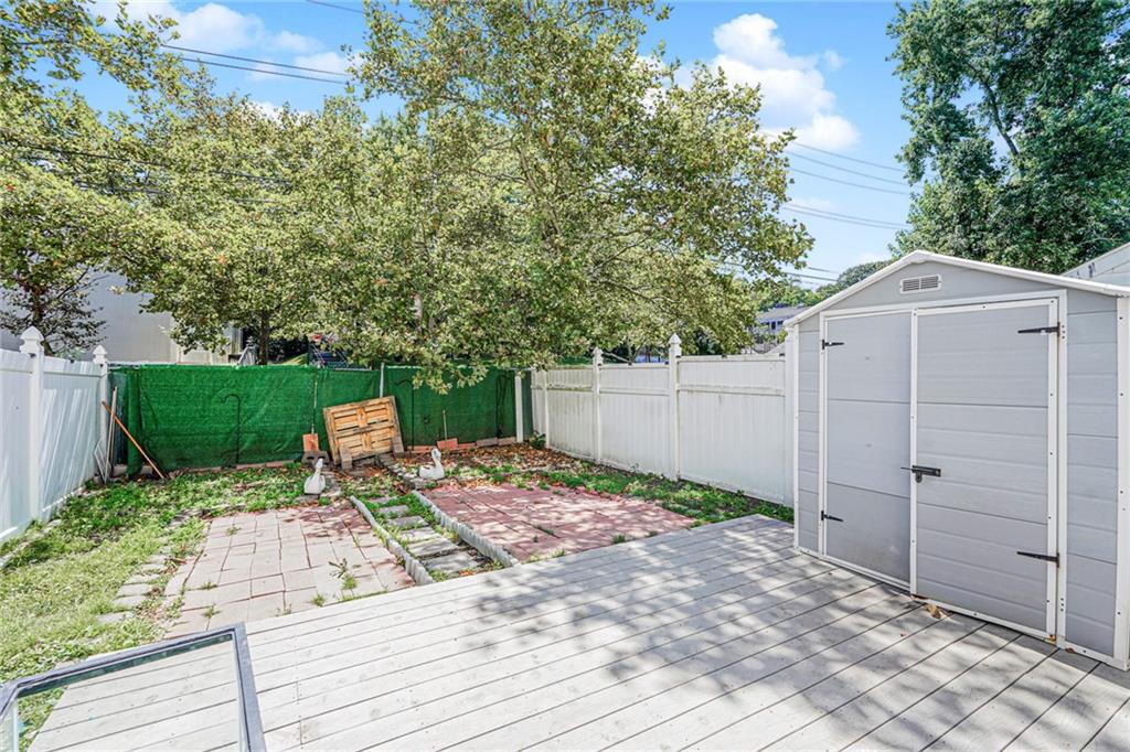 109 HAMPTON Green Arden Heights Staten Island NY 10312