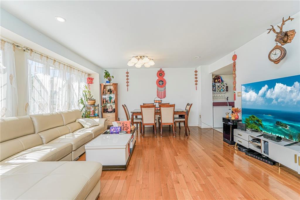 109 HAMPTON Green Arden Heights Staten Island NY 10312