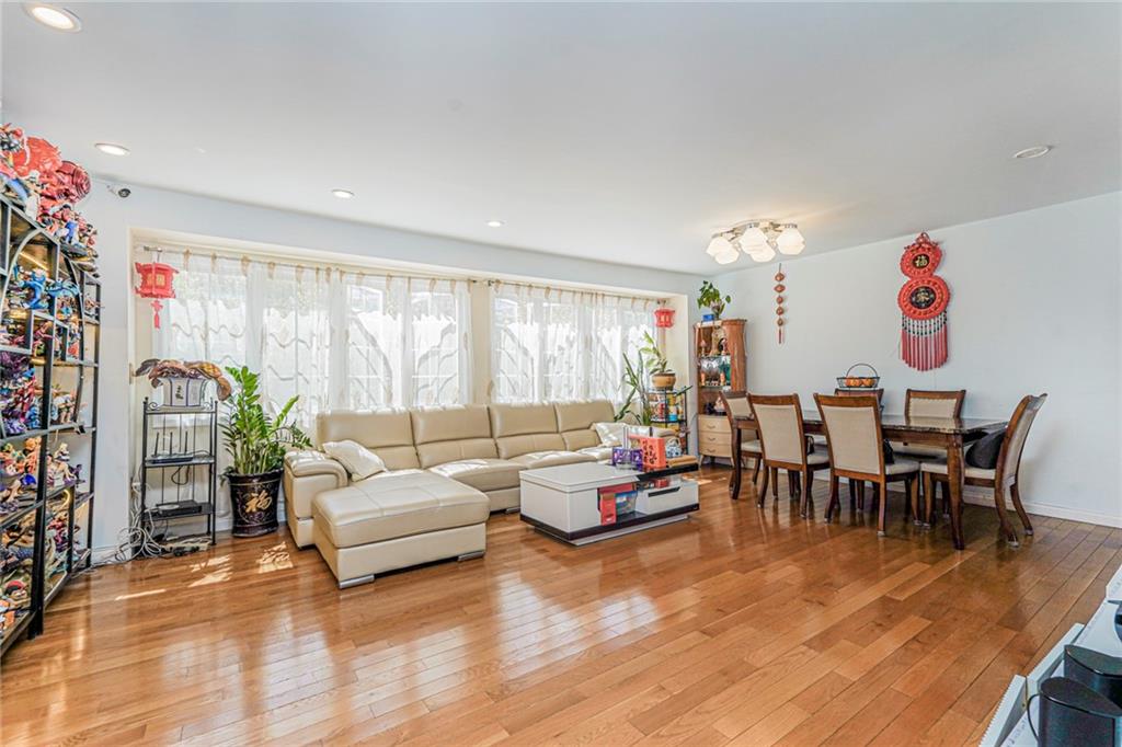 109 HAMPTON Green Arden Heights Staten Island NY 10312