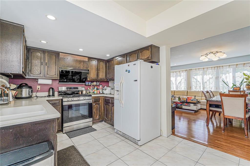 109 HAMPTON Green Arden Heights Staten Island NY 10312