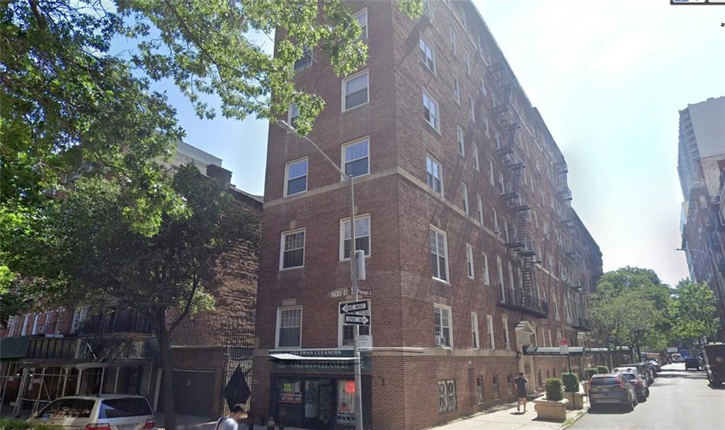 55 PINEAPPLE Street Brooklyn Heights Brooklyn NY 11201