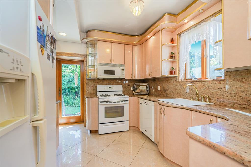 86 Fremont Avenue Grant City Staten Island NY 10306