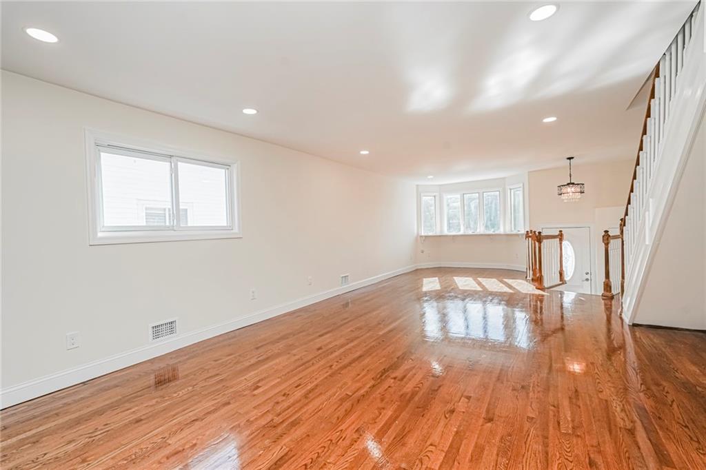 110 LEWISTON Street New Springville Staten Island NY 10314