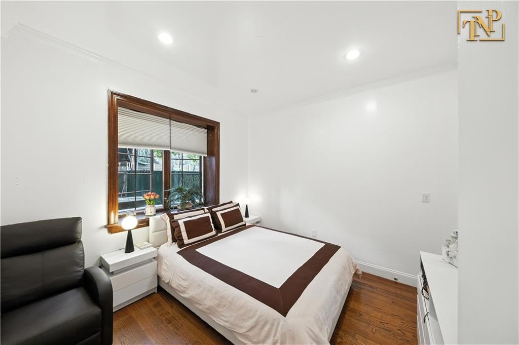2569 38th Street Astoria Astoria NY 11103