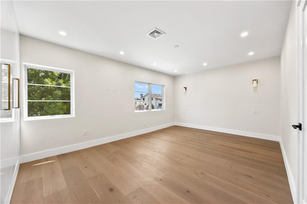 132 Girard Street Manhattan Beach Brooklyn NY 11235